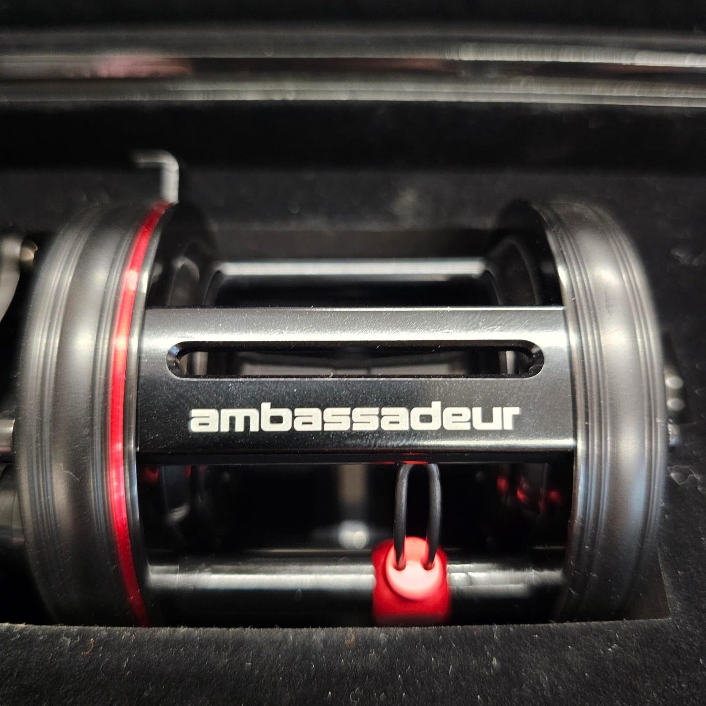 Abu Garcia Abu Garcia N.B. - Ambassadeur New Century Edition Ursprung Rolle RH + Uhr - Knicklicht GmbH
