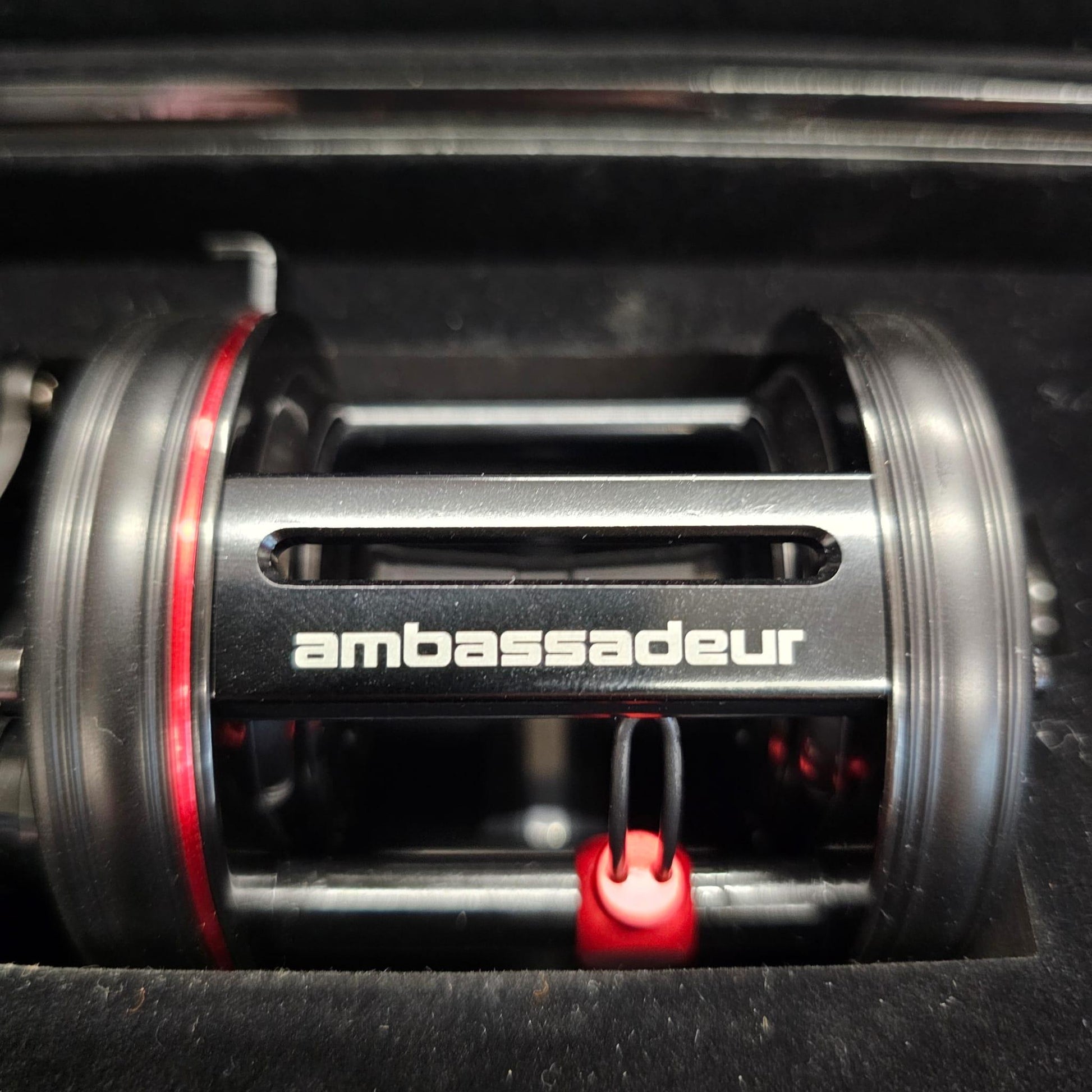 Abu Garcia Abu Garcia N.B. - Ambassadeur New Century Edition Ursprung Rolle RH + Uhr - Knicklicht GmbH